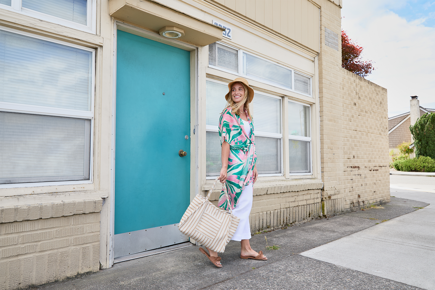 The Easy Tote - Tan